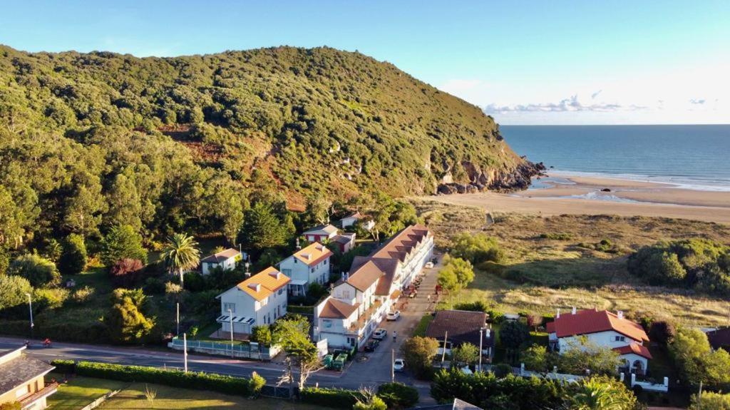 Hostal De Berria Hotel Santoña Buitenkant foto